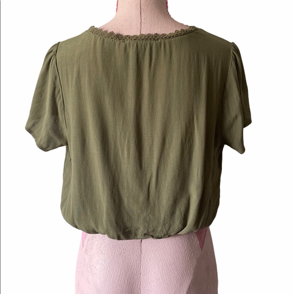 Forever21 Contemp crochet insert elastic crop top - Picture 4 of 7